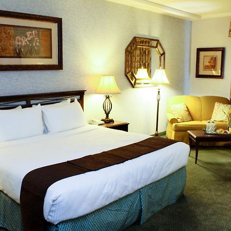 University Square Hotel Фресно Номер фото