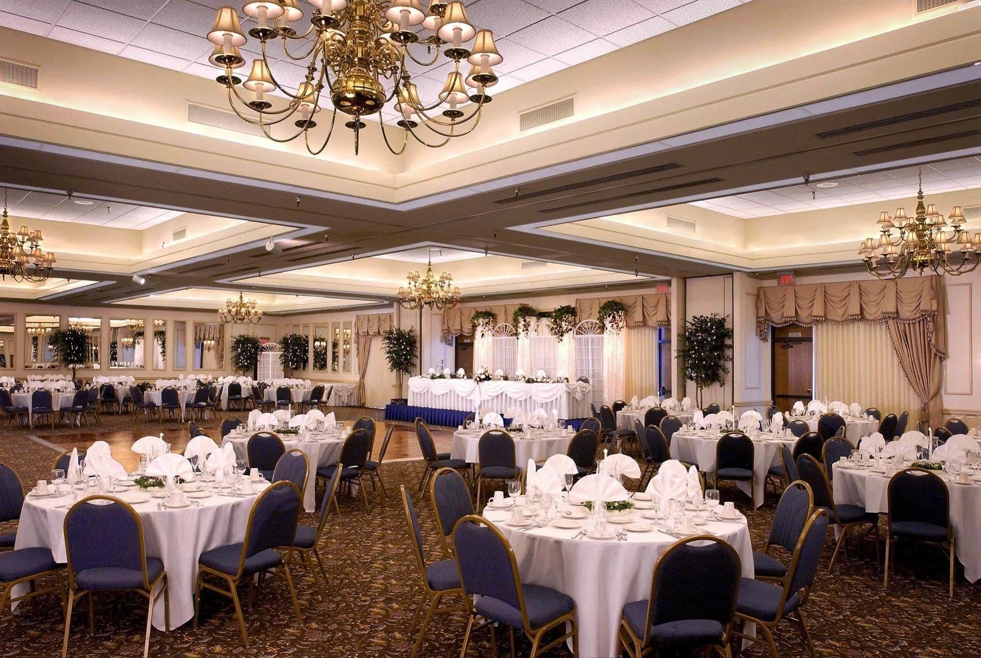 University Square Hotel Фресно Экстерьер фото