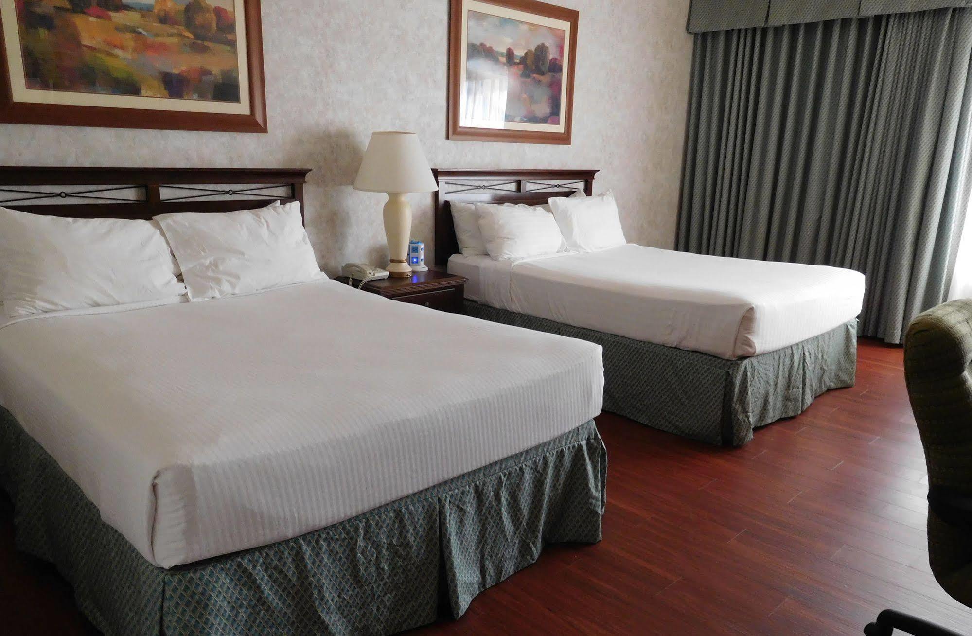 University Square Hotel Фресно Экстерьер фото