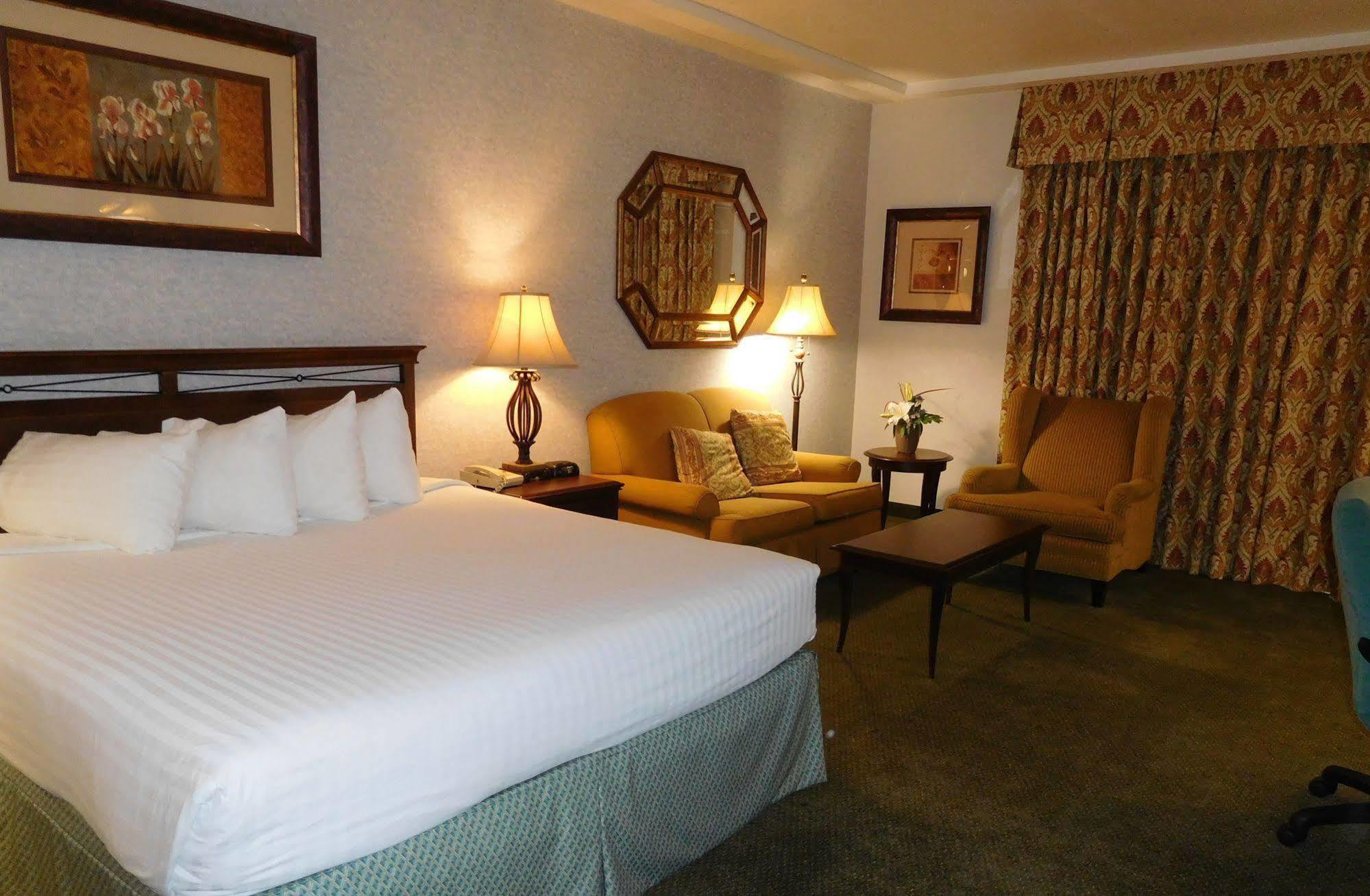 University Square Hotel Фресно Экстерьер фото
