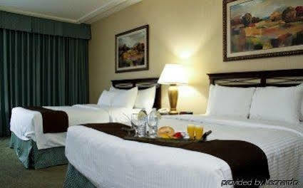 University Square Hotel Фресно Экстерьер фото